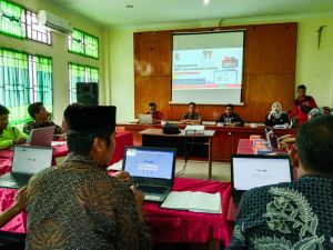 Bappeda Kabupaten Pelalawan melakukan sosialisasi sistem informasi pembangunan Daerah Republik Indonesia ( SIPD-RI ) di Kecamatan Kerumutan