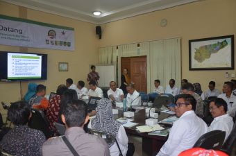 Kepala Bappeda Pelalawan, Ir. Syahrul Syarif membuka  kegiatan Lokakarya dan sosialisasi Penataan Ruang Tahap-2 Proyek Participatory Mapping and Planning (PmaP#7) tahun 2017 di Kabupaten Pelalawan