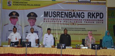 Wakil Bupati Pelalawan membuka Musrenbang RKPD Kabupaten Pelalawan Tahun 2018