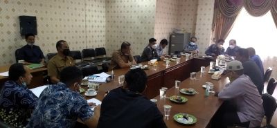 Sekretaris Bappeda Kabupaten Pelalawan menghadiri  kunjungan kerja DPRD Kota Bukit Tinggi ke Kabupaten Pelalawan