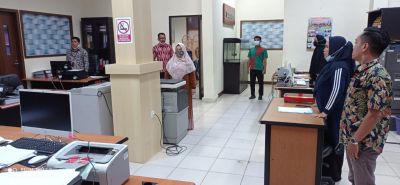 Bappeda Kabupaten Pelalawan  melaksanakan kegiatan Mendengarkan Lagu Kebangsaan Indonesia Raya diruang kerja masing masing pegawai Bappeda